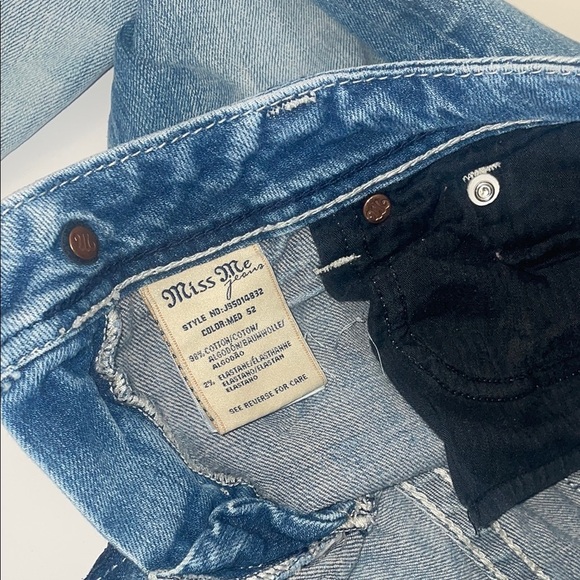 🦋Miss Me Women’s Jeans - Picture 7 of 10